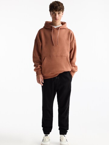 Pull&Bear Tapered Broek in Zwart