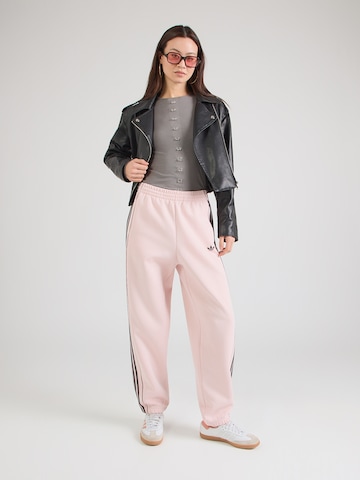 ADIDAS ORIGINALS Tapered Παντελόνι σε ροζ