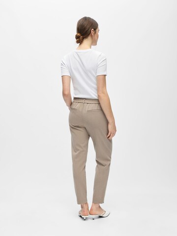 Slimfit Pantaloni con pieghe 'OBJLisa' di OBJECT in marrone