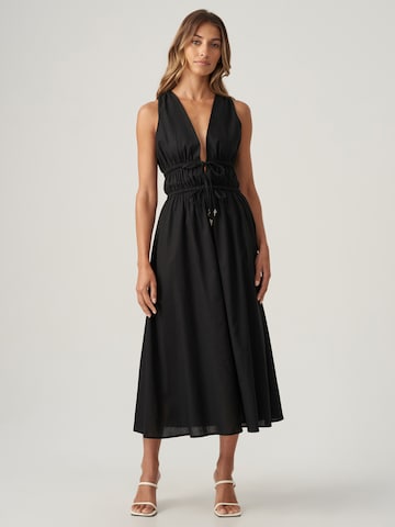 The Fated Dress 'CARLI' in Black: front