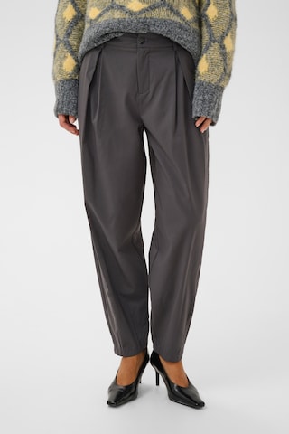 CULTURE Loose fit Pleat-Front Pants in Grey: front