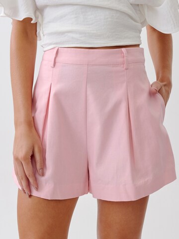 Tussah Loosefit Bundfaltenhose 'JAYDA' in Pink