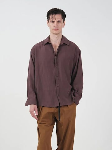 Fit confort Chemise Giesto en marron : devant