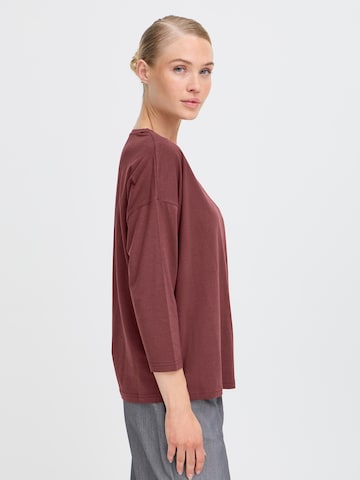Tricou 'BYPAMILA' de la b.young pe roșu