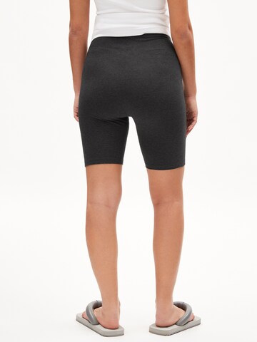 ARMEDANGELS Skinny Shorts NEDAA LITAA in Grau