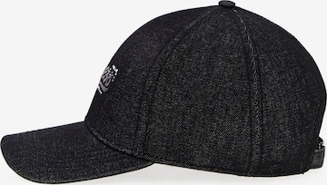 GUESS Nokamüts, värv must: eest vaates