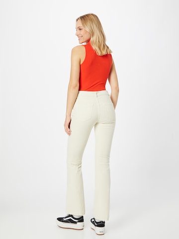 évasé Pantalon 'PEACHY' VERO MODA en blanc