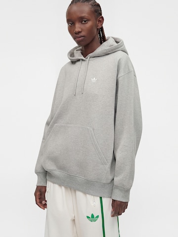 ADIDAS ORIGINALS Sweatshirt 'Essentials' i grå