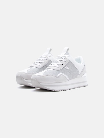 MICHAEL Michael Kors Ниски маратонки 'RAINA' в сребърно