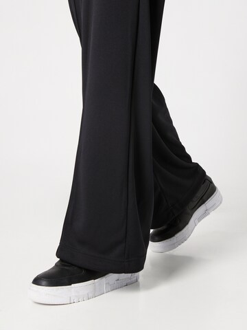 Nike Sportswear Loose fit Pants in Black