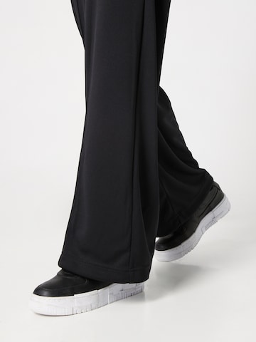 Nike Sportswear Loose fit Trousers in Black