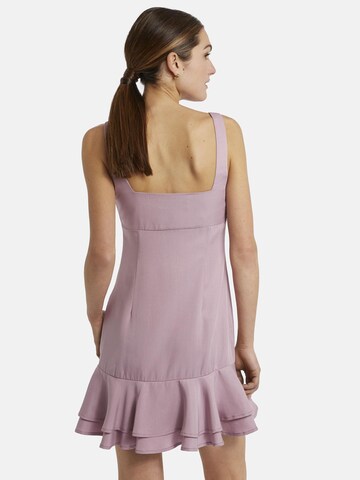 Nicowa Minikleid 'LONIWA', Model ist 1,75 cm groß trägt Größe 34 in Pink