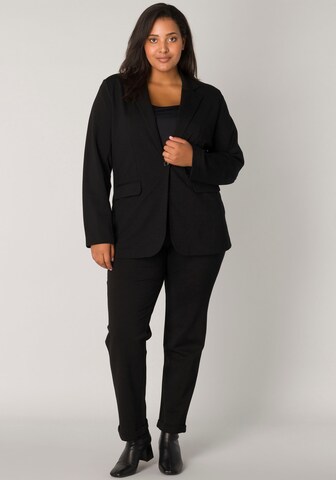 BASE LEVEL CURVY Blazer in Schwarz