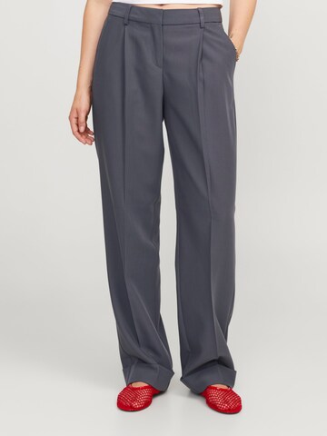 JJXX Regular Pleat-front trousers in Grey: front