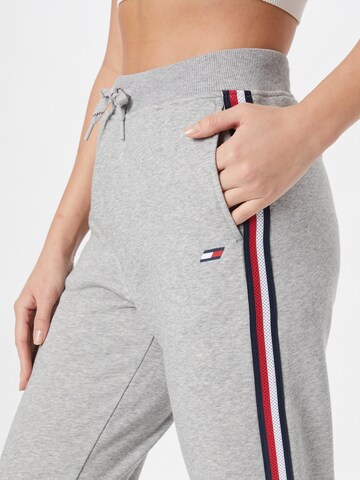 TOMMY HILFIGER Tapered Hose in Grau