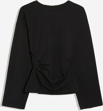 Tricou de la Bershka pe negru: față