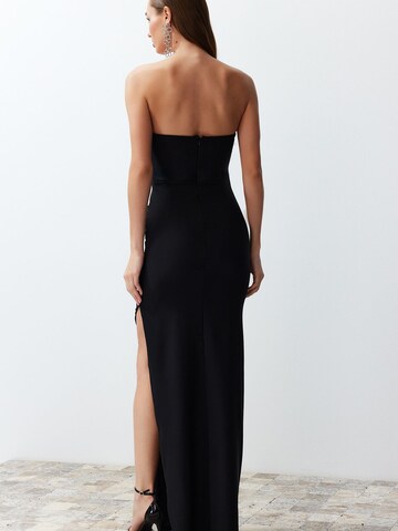 Trendyol Kleid in Schwarz
