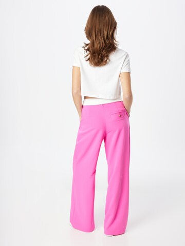 NEON & NYLON Lużny krój Spodnie 'LUELLA' w kolorze różowy