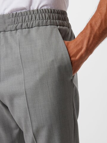 Coupe slim Pantalon à plis 'Howard' HUGO en gris