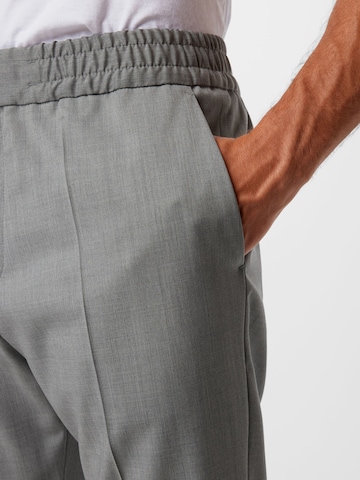 Slimfit Pantaloni con piega frontale 'Howard' di HUGO Red in grigio