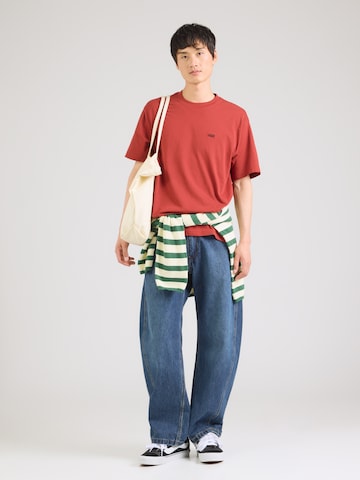 VANS - Camiseta 'LEFT CHEST II' en rojo