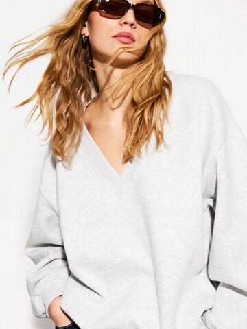 Bershka Sweatshirt in Grau