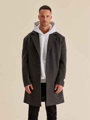 DAN FOX APPAREL Between-Seasons Coat 'Frederik' in Grey: front