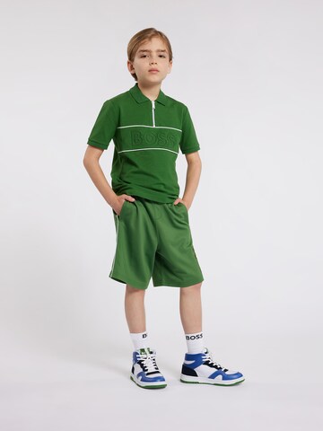 Tricou de la BOSS Kidswear pe verde: față