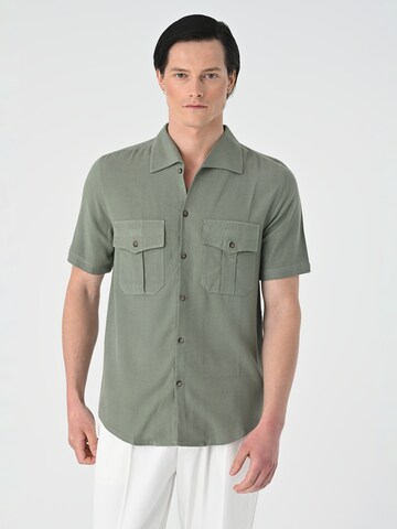Coupe regular Chemise Antioch en vert : devant