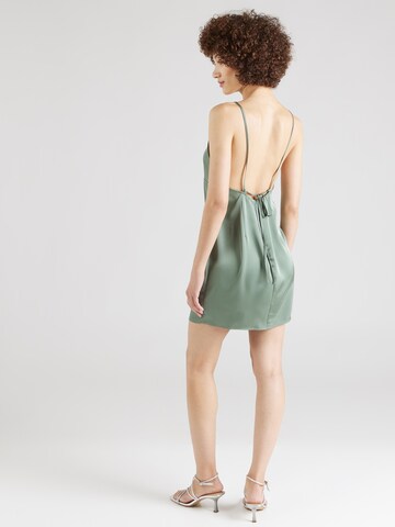 ABOUT YOU x Iconic by Tatiana Kucharova - Vestido 'Jane' en verde