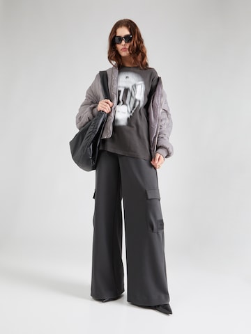 WEEKDAY Oversize t-shirt 'Emy' i grå