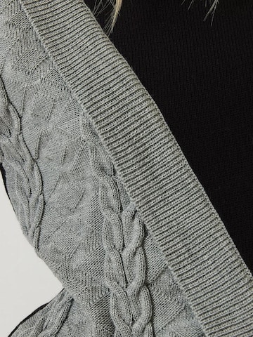 Bianco Lucci Sweater in Grey