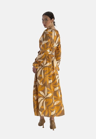 Elara Kleid in Braun