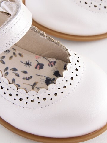Next - Bailarina en blanco