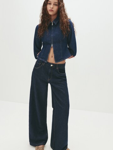 Pull&Bear Ohlapna forma Kavbojke | modra barva