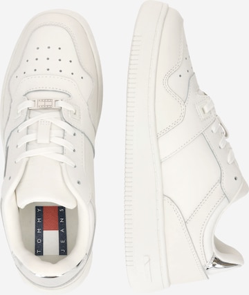 Tommy Jeans Trampki niskie 'RETRO BASKET' w kolorze biały