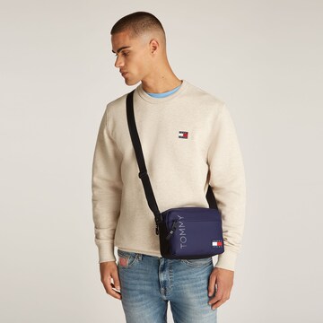 Tommy Jeans Crossbody Bag in Blue: front