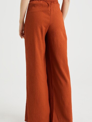 WE Fashion Loose fit Trousers in Brown