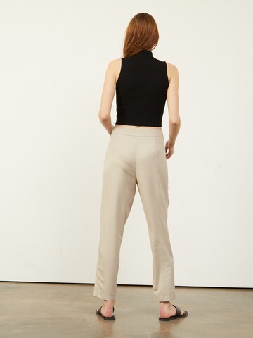 Loosefit Pantalon à pince 'Daphne' Aligne en beige