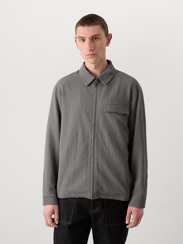 Calvin Klein Демисезонная куртка в Серый