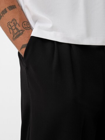 Bershka Tapered Hose in Schwarz