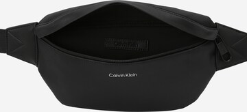 Borsetă 'MUST' de la Calvin Klein pe negru