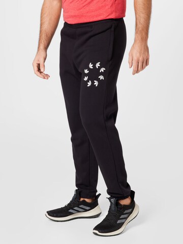 Tapered Pantaloni 'Adicolor Spinner' di ADIDAS ORIGINALS in nero: frontale