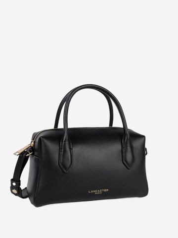 LANCASTER Paris Käsilaukku 'Lancaster Sac trotteur Zippé Donna Cube Noir' värissä musta