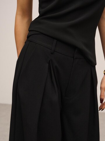 ORIMEI by Victoria Swarovski Широкий Брюки со складками в Черный