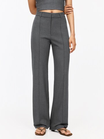 Loosefit Pantalon Pull&Bear en gris : devant