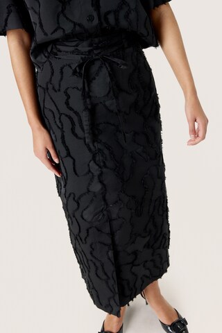 Jupe 'SLNadina' SOAKED IN LUXURY en noir