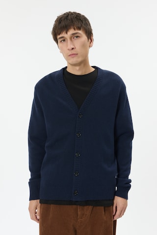Matinique Strickjacke  'MAalpin 73 ' in Blau: Vorderseite