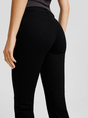 Bershka Slimfit Hose in Schwarz