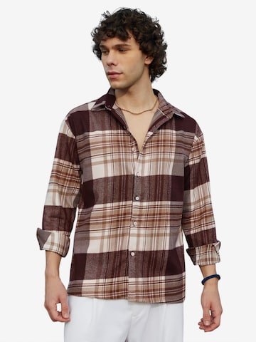 Coupe regular Chemise 'Celine' Campus Sutra en marron : devant